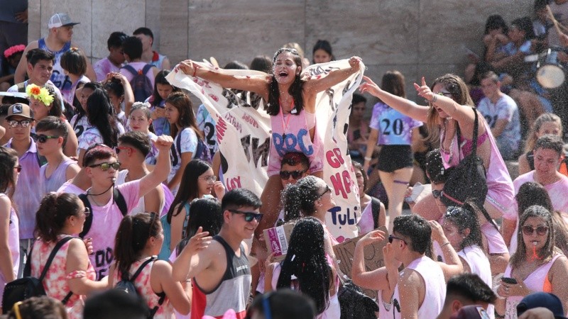 El banderazo estudiantil de este año en el Monumento.