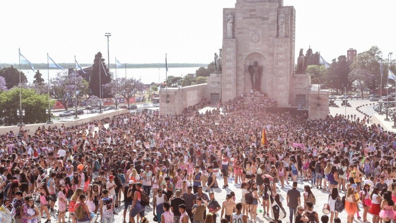 El banderazo estudiantil de este año en el Monumento.