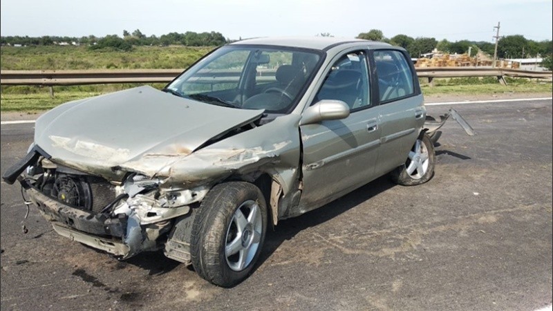 El auto despistó este domingo en autopista.