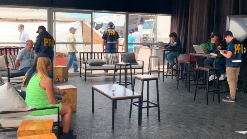 Se apunta a una agencia liderada por una mujer, sospechada de reclutar chicas.