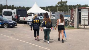 Se apunta a una agencia liderada por una mujer, sospechada de reclutar chicas.