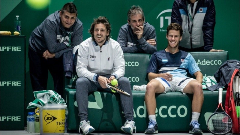 El capitán Gaudio con Schwartzman, primera raqueta argentina.