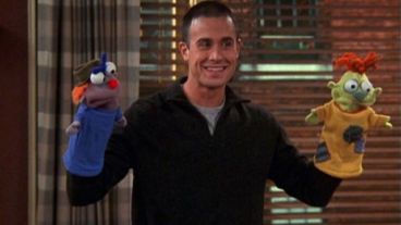 Tom Hanks fue convocado para hacer de niñero de Emma, la hija de Rachel y Ross. Finalmente, Freddie Prinze Jr se hizo cargo.