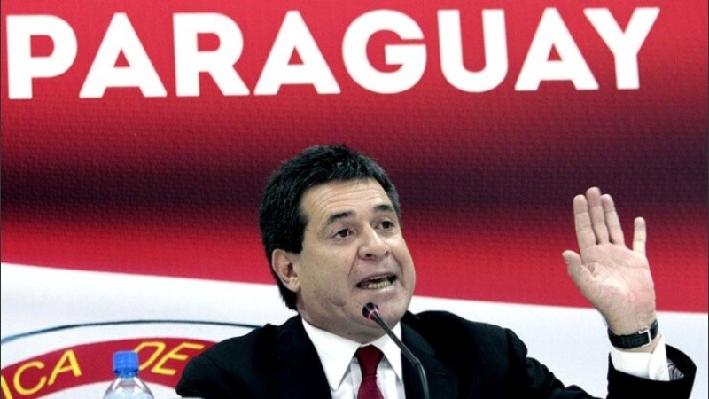 Investigan la vinculación de Cartes con un grupo de contrabandistas de divisas.