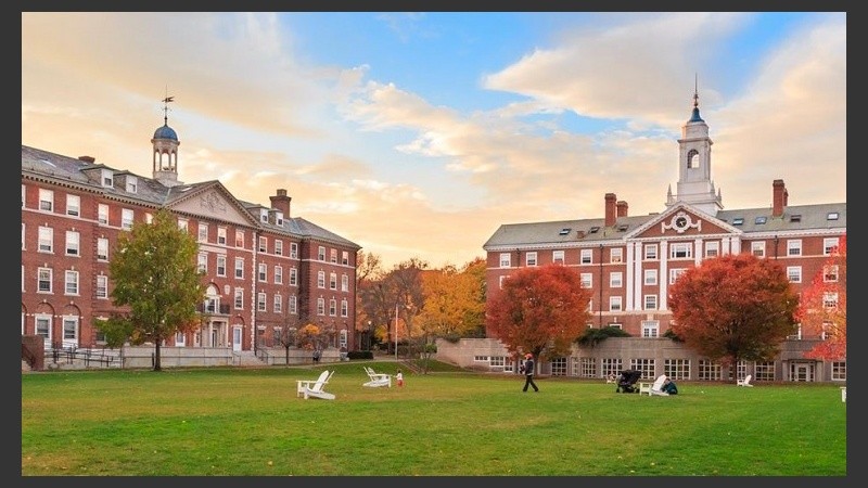 Casi 7 de cada 10 estudiantes en esta universidad cuenta con algún tipo de ayuda de carácter financiero.