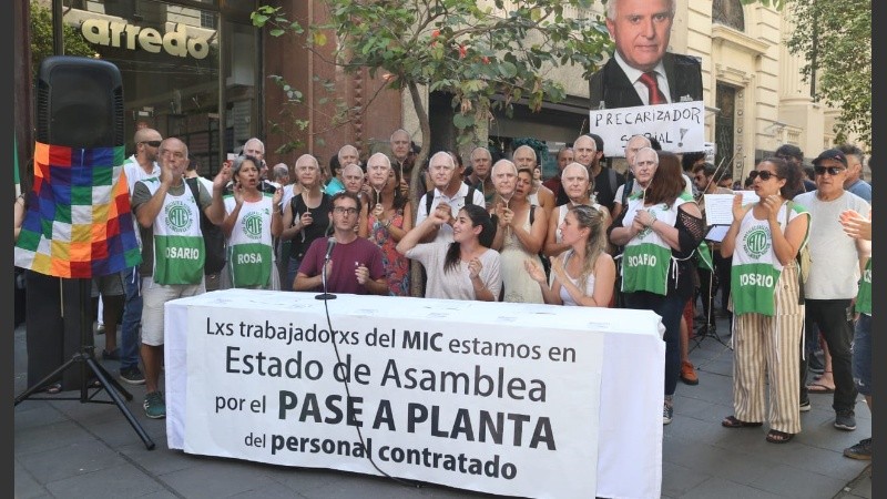 Muchos trabajadores participaron de la movida este miércoles en peatonal Córdoba.