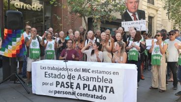 Muchos trabajadores participaron de la movida este miércoles en peatonal Córdoba.