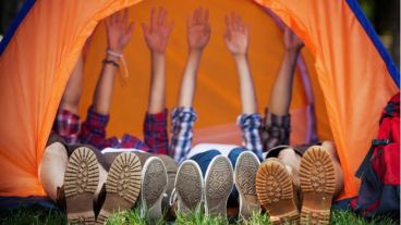 El 25 de noviembre, se realizará un sorteo público en cada sede campamentil para asignar las fechas a las escuelas e institutos que resulten favorecidos.