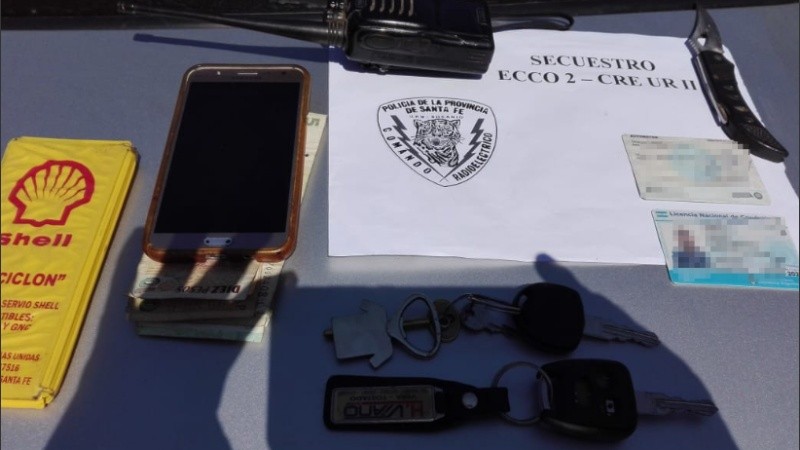 Los elementos secuestrados al automovilista.