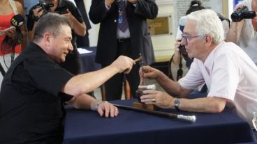 Muchos particulares dejaron su sello asistidos por Pallarols.