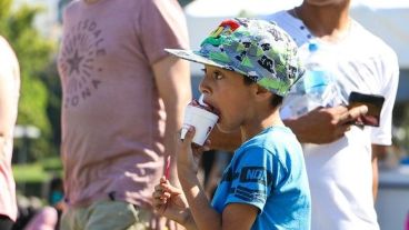 La tarde de calor, justa para tomar un helado.