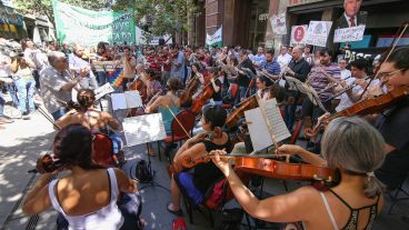 Rossini, Márquez y Gianneo para reclamar por trabajo digno.