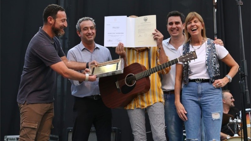 Coki con los ediles, el intendente electo y la futura vicegobernadora.