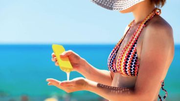 Si estamos en el sol y nuestro cuerpo proyecta una sombra más chica que nuestra altura, el daño es mayor que si la sombra fuera más larga.