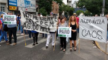La protesta de este jueves por la mañana incluyó corte de calle.