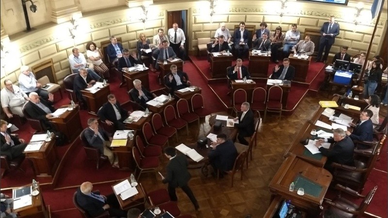 Los senadores tendrán que discutir primero la Ley de Necesidad Pública.