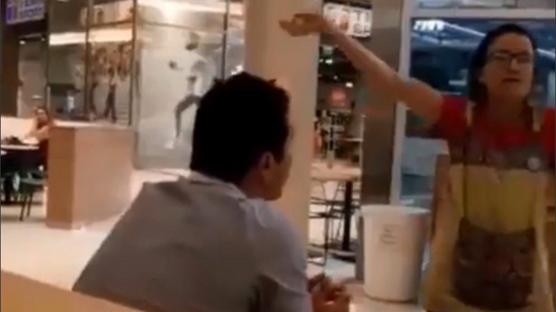 El escrache a Barreto en el shopping rosarino.