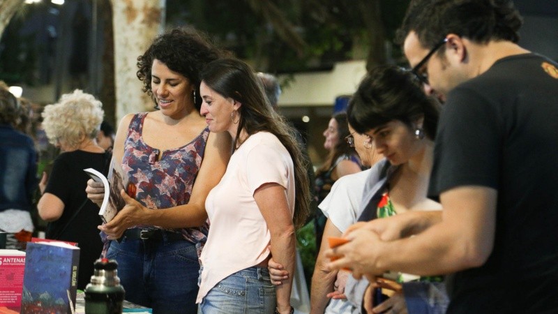 Otra buena respuesta de los rosarinos al encuentro con los libros.