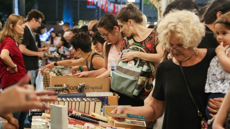 Otra buena respuesta de los rosarinos al encuentro con los libros.