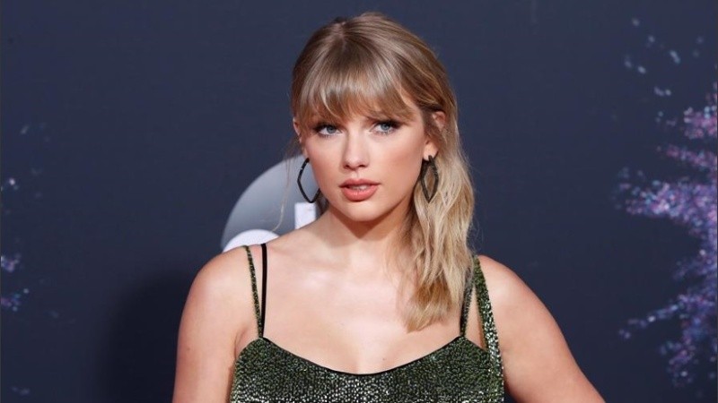 Con la cosecha del último domingo, Taylor Swift sumó 28 American Music Awards en su trayectoria y superó el récord de 25 que ostentaba Michael Jackson.
