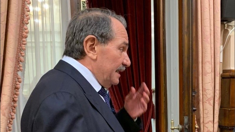 El senador peronista por ahora se aleja de la Cámara alta.