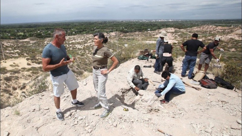 El grupo que trabaja en Cerro Overo.