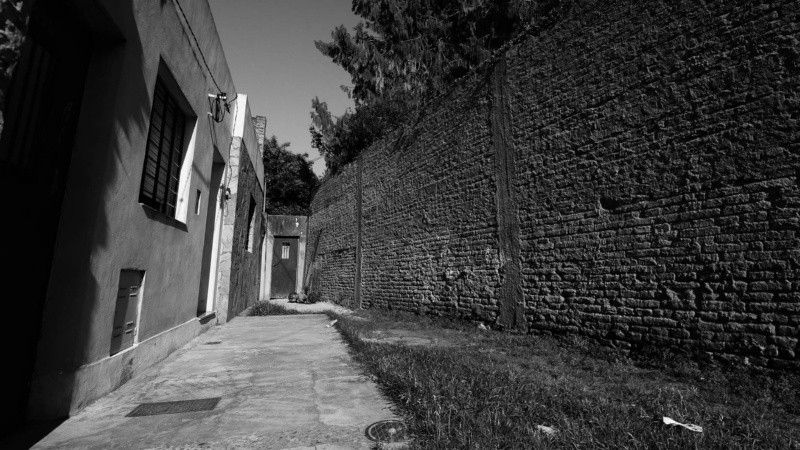 Un diferencial de auto parado, esperando algo.