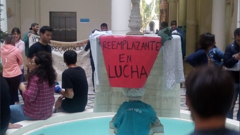 La asamblea en el hall del edificio municipal este miércoles. 