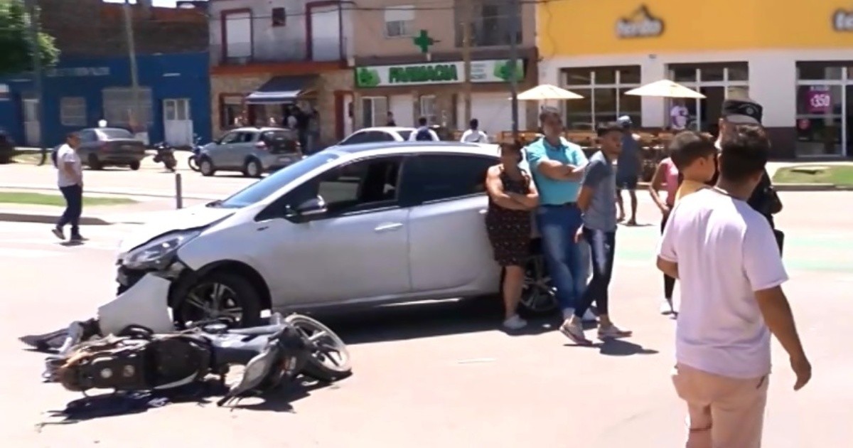 Dos choques de autos con motos en pocos metros y minutos Rosario3