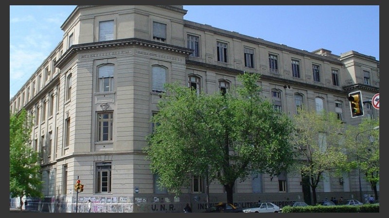 La comisión Ad Hoc para reformar los estatutos y establecer la ciudadanía plena en las escuelas medias de la UNR tendrá un nuevo encuentro la primera semana del mes de diciembre.