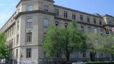 La comisión Ad Hoc para reformar los estatutos y establecer la ciudadanía plena en las escuelas medias de la UNR tendrá un nuevo encuentro la primera semana del mes de diciembre.