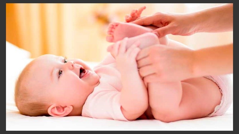Los masajes también son muy estimulantes para ayudar a evacuar al bebé. 