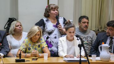 De pie, Rozana Michl. A su lado, Strumia.