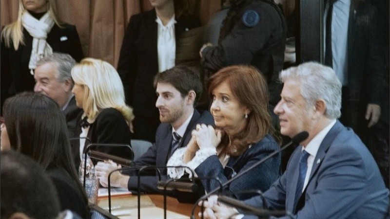 Cristina Kirchner junto a su abogado Carlos Beraldi, durante una audiencia. 