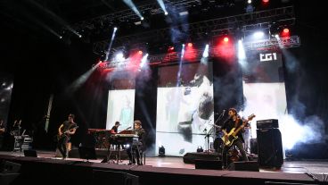 Calamaro tocó en la ciudad ante un anfiteatro repleto.