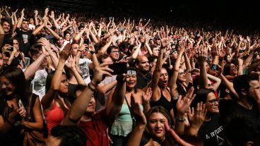 Calamaro tocó en la ciudad ante un anfiteatro repleto.