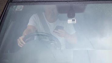 Usar el teléfono mientras se conduce puede tener consecuencias fatales.