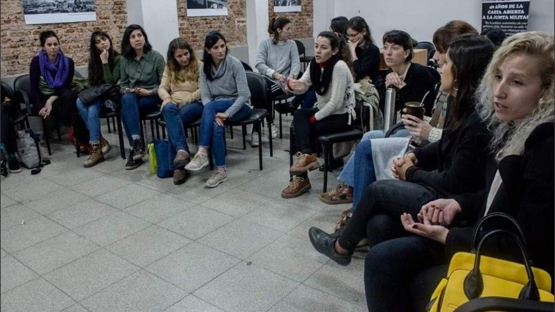 Las mujeres que atienden el Teléfono Verde vienen reclamando hace un tiempo. 
