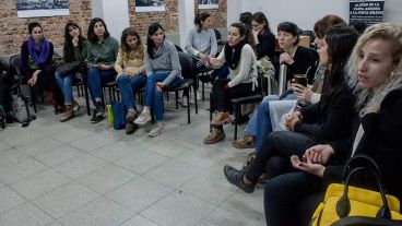 Las mujeres que atienden el Teléfono Verde vienen reclamando hace un tiempo.
