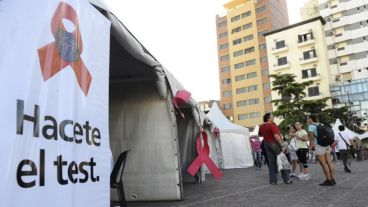 La prueba se realiza de forma gratuita con un pinchazo en un dedo.