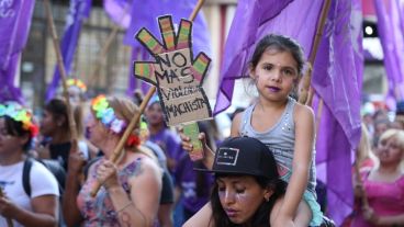 La marcha por el 25N partió desde la plaza San Martín.