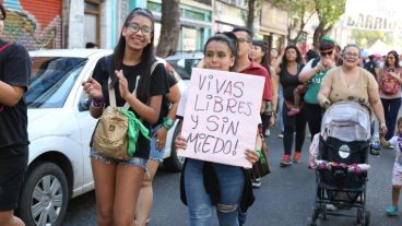 Manifestantes de todas las edades en la marcha del 25N.