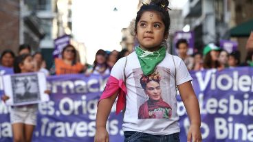 La marcha por el 25N partió desde la plaza San Martín.