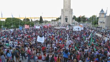 La marcha colmó el Monumento a la Bandera.
