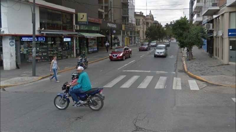 Santa Fe y Vera Mujica, la esquina donde según la denunciante ocurrió el hecho.