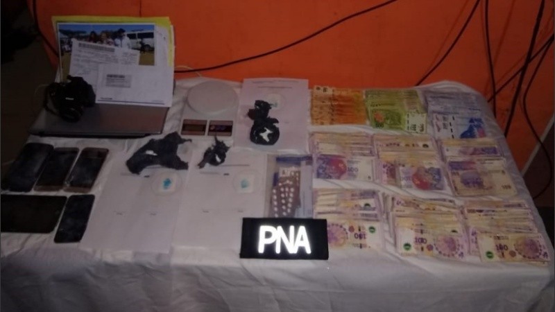 Los elementos incautados en los operativos.