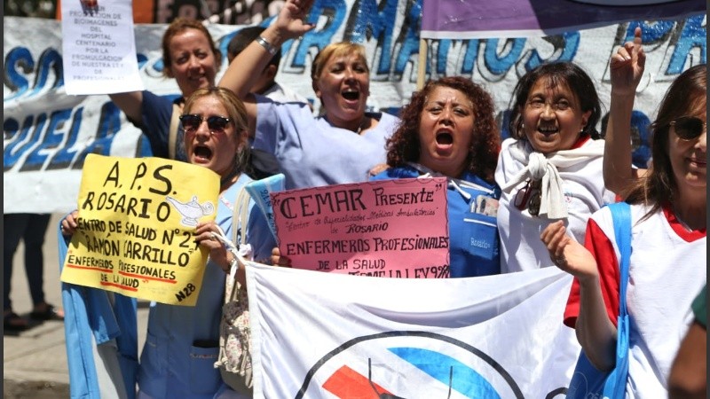 Enfermeros hicieron ruido este mediodía.