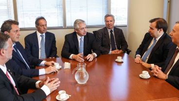 Alberto Fernández, junto a Solá, Scioli, Massa y los legisladores brasileños.