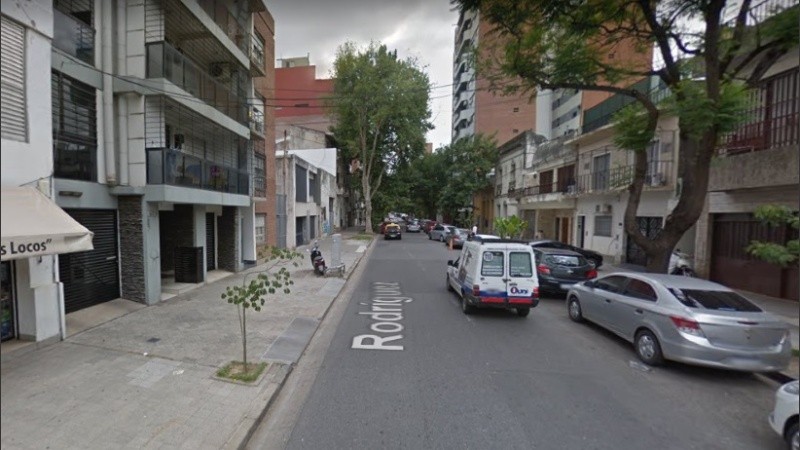 Los ladrones forzaron el portón de la cochera. 