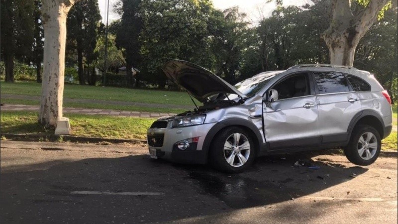 Así quedó la camioneta tras el fuerte choque. 